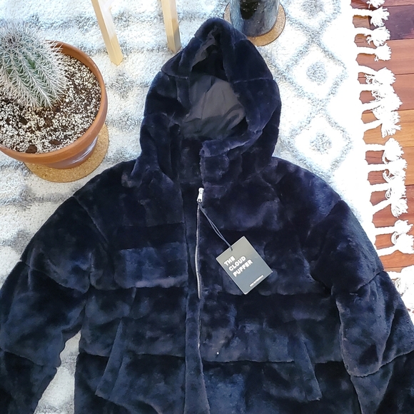 The cloud puffer jacket - Picture 2 of 2